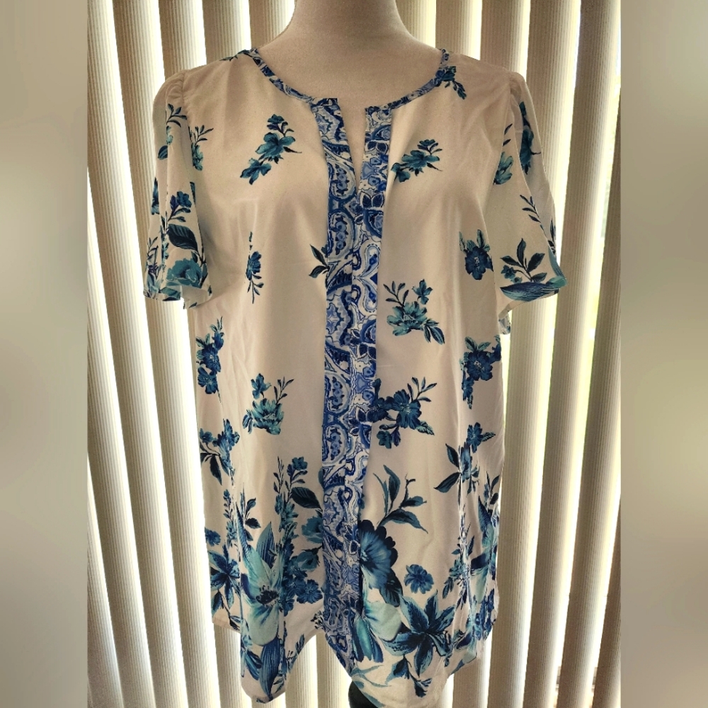 Floral 💙 V Neck Blouse